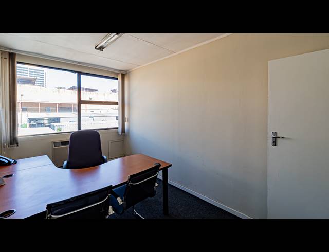 1,048M² OFFICE FOR SALE IN FERNDALE